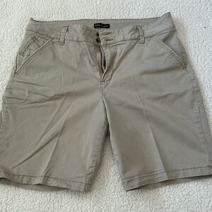 Lee straight fit.  Cotton casual shorts. 8 inch inseam.